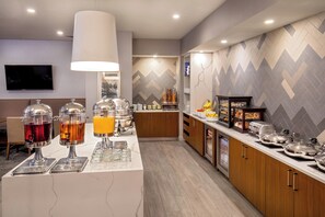 Desayuno buffet todos los días (con cargo) 