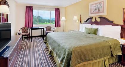 Travelodge by Wyndham Chambersburg