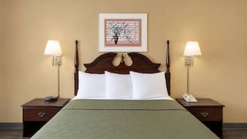 Standard Room, 1 Queen Bed, Non Smoking | In-room safe, desk, blackout curtains, iron/ironing board