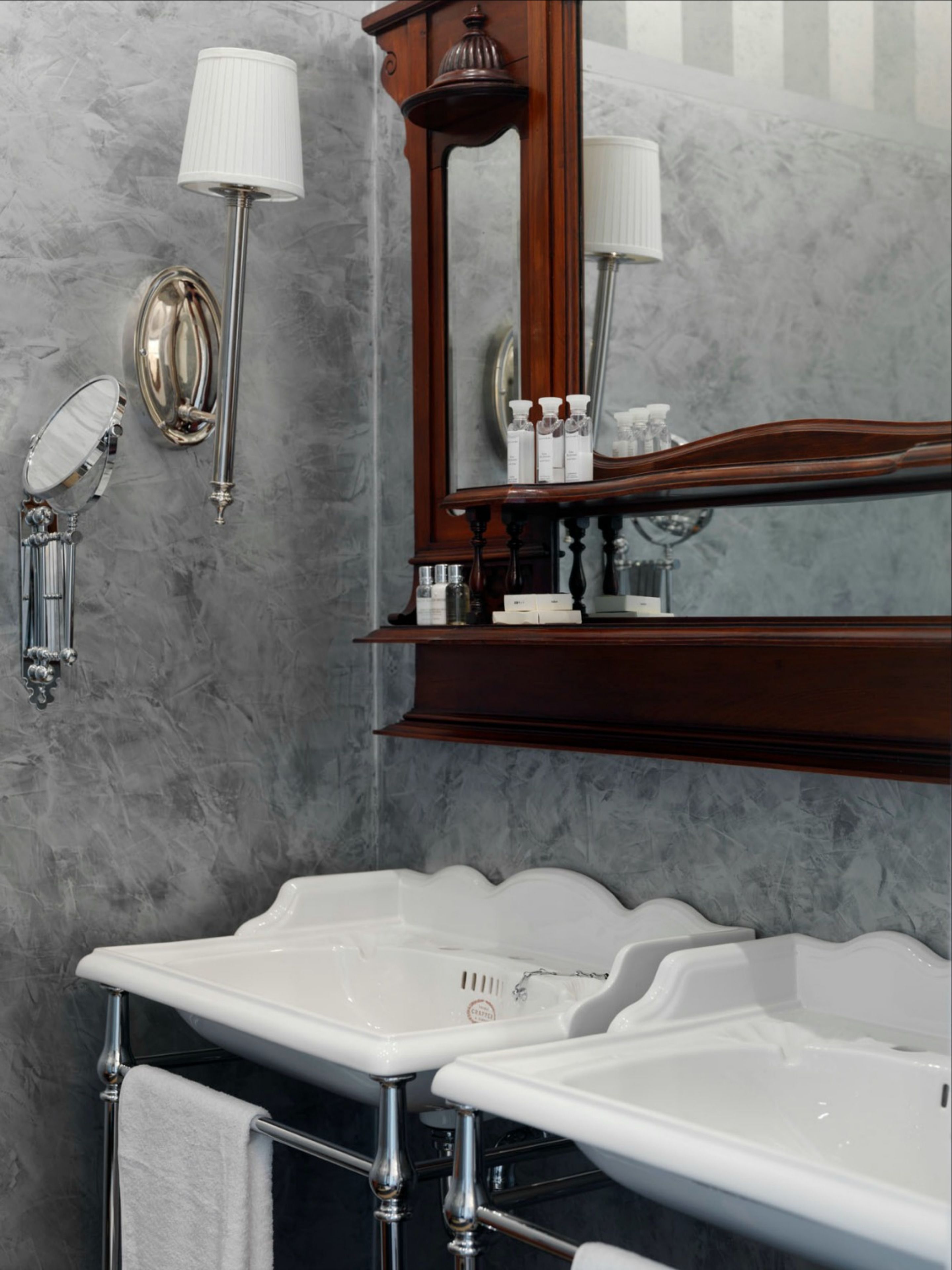 executive double room, sea view | bathroom | combined shower/bathtub, free toiletries, hair dryer, slippers