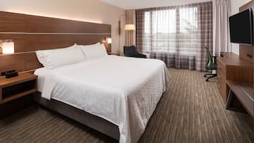 Una cassaforte in camera, una scrivania, postazione laptop