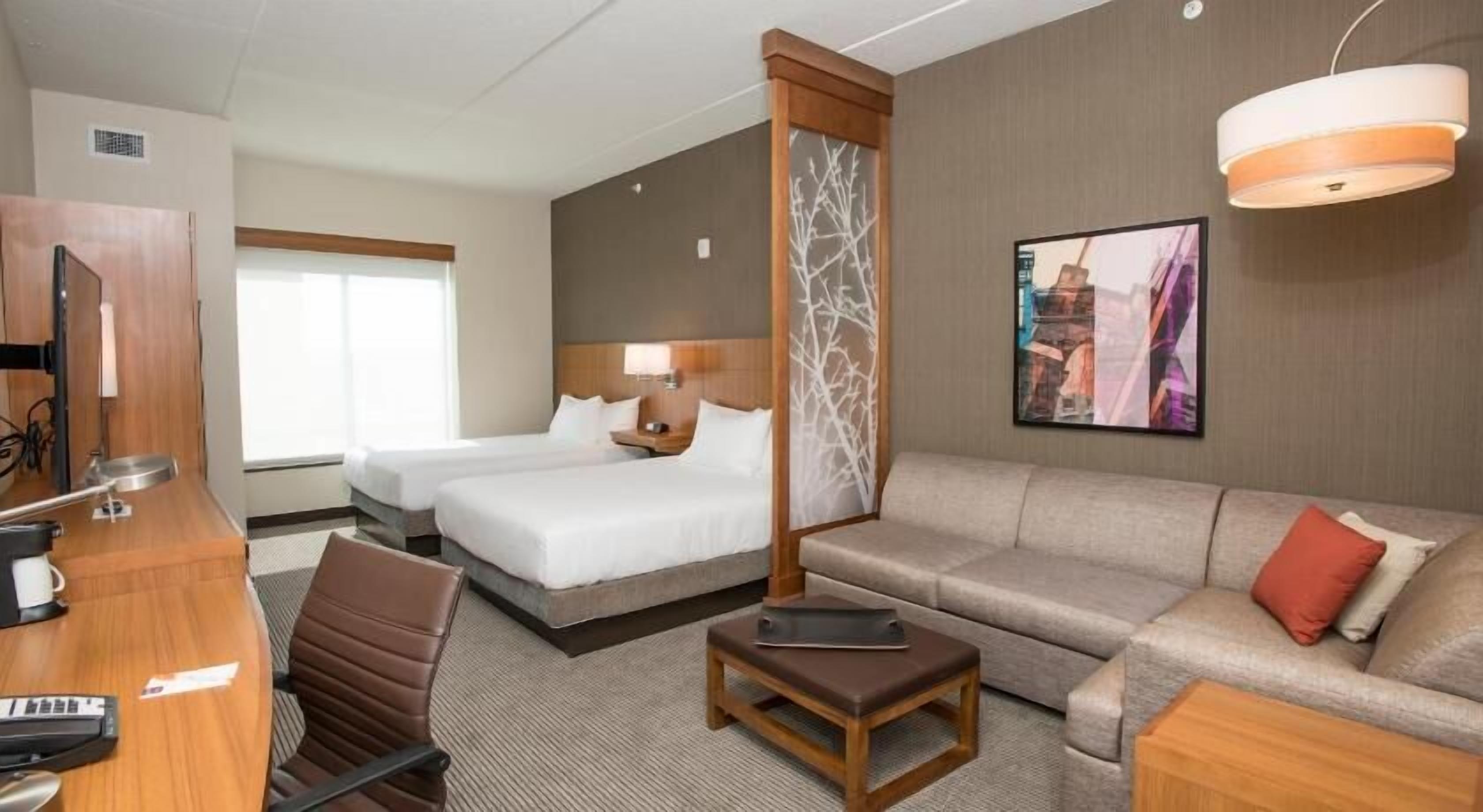 Premium bedding, in-room safe, desk, blackout drapes