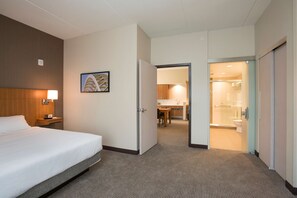 1 bedroom, premium bedding, in-room safe, desk