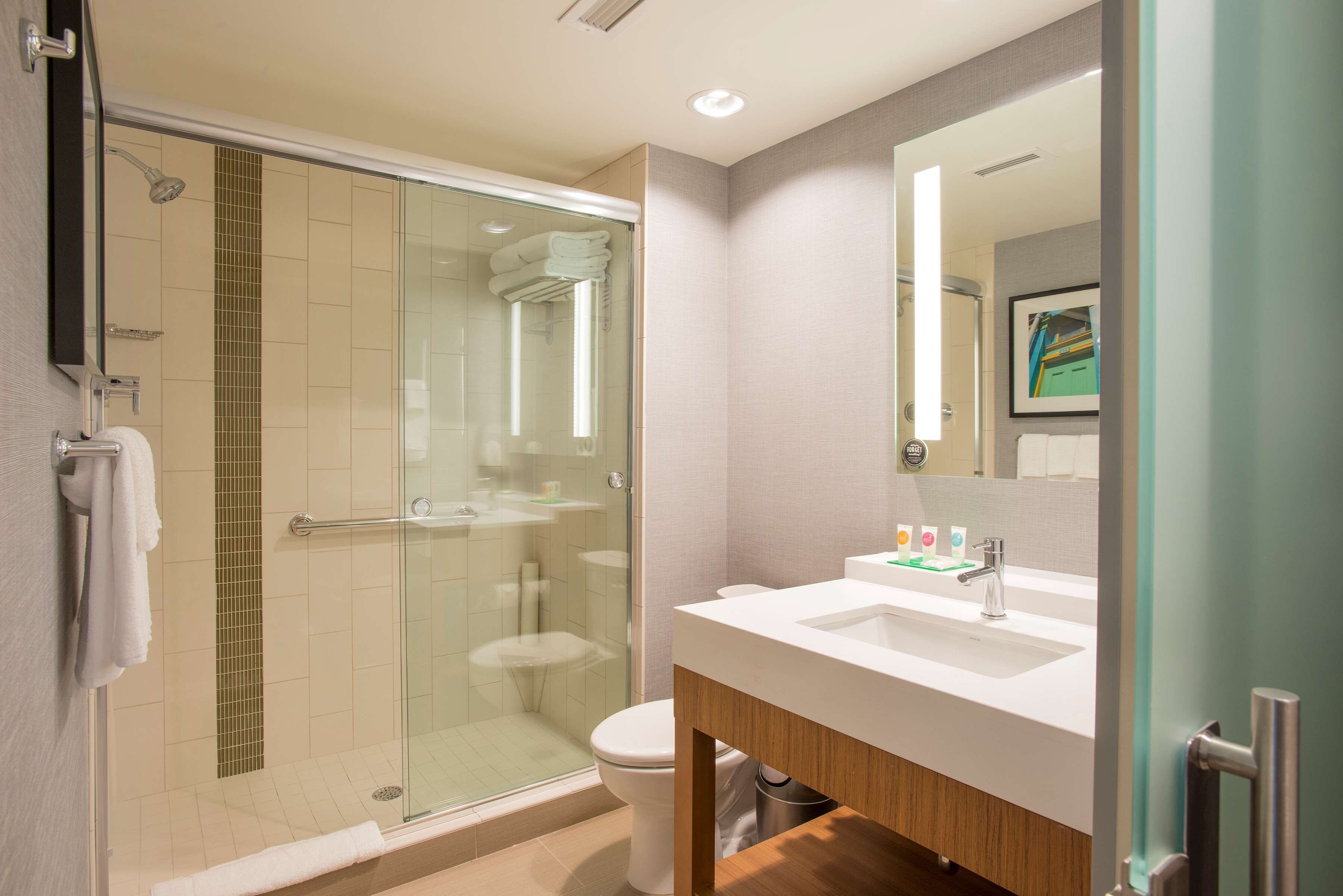 free toiletries, towels