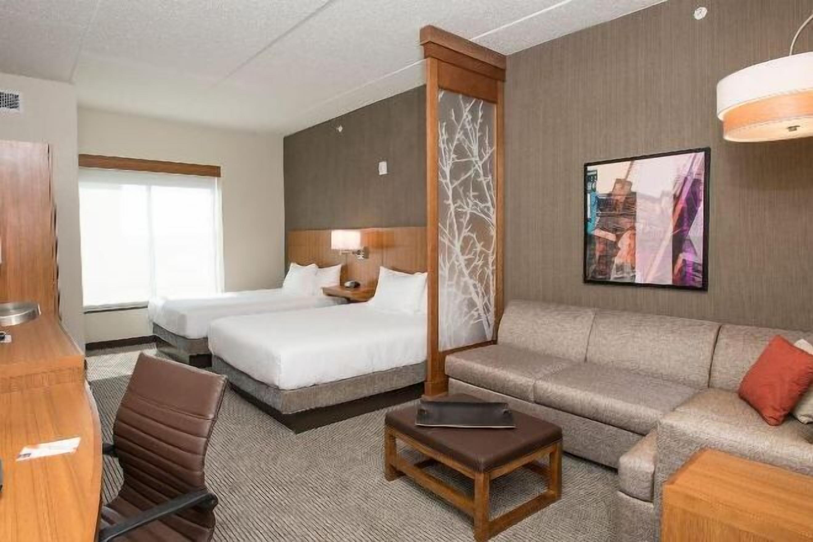 Sengetøy av topp kvalitet, safe på rommet og skrivebord