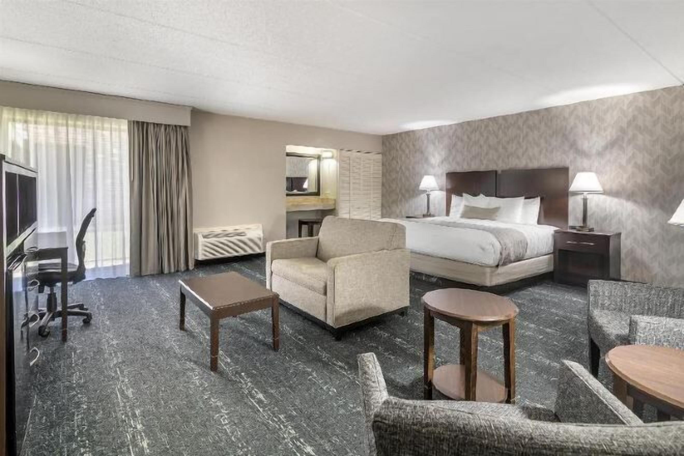 Premium bedding, individually decorated, individually furnished, desk