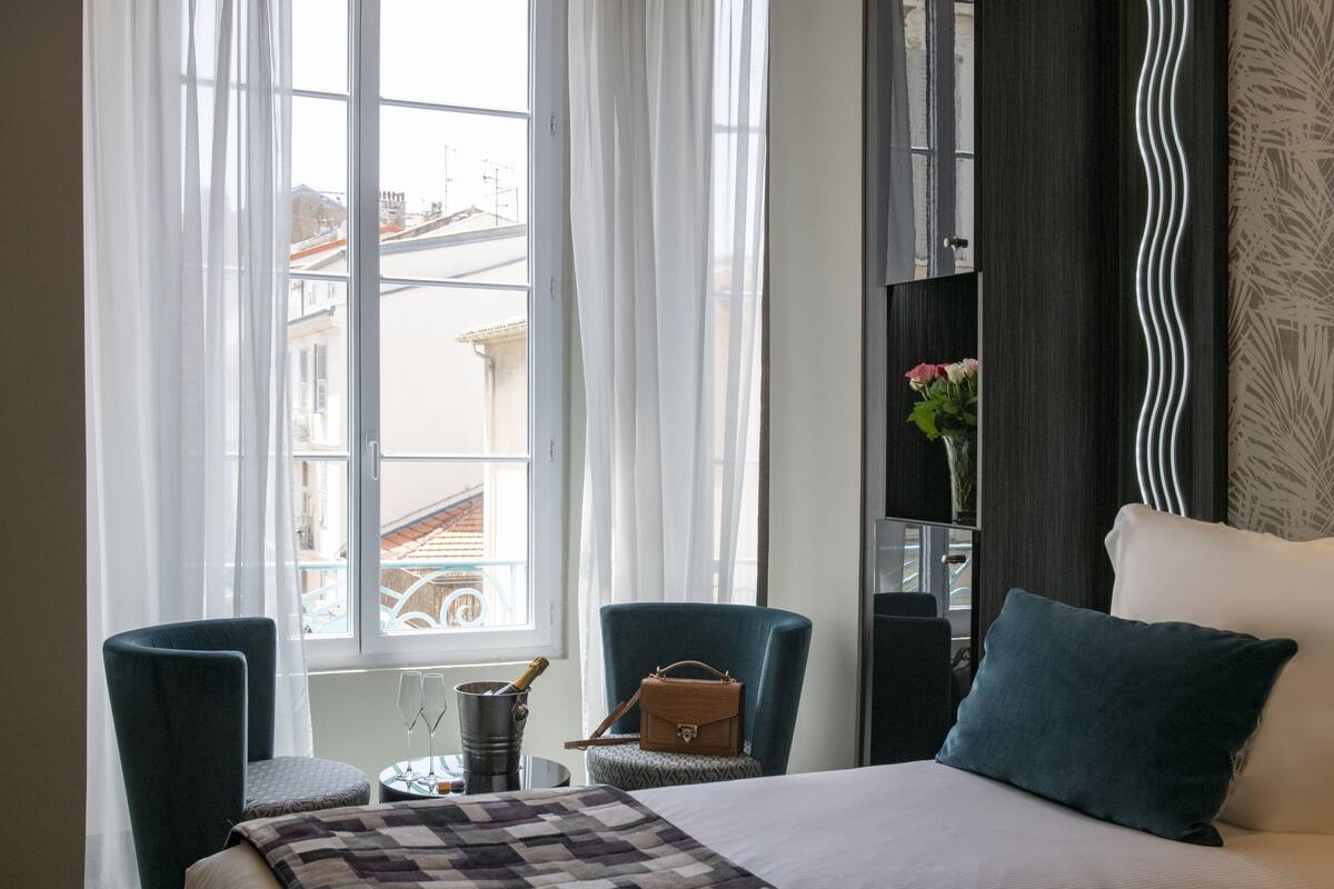 premium bedding, free minibar items, in-room safe