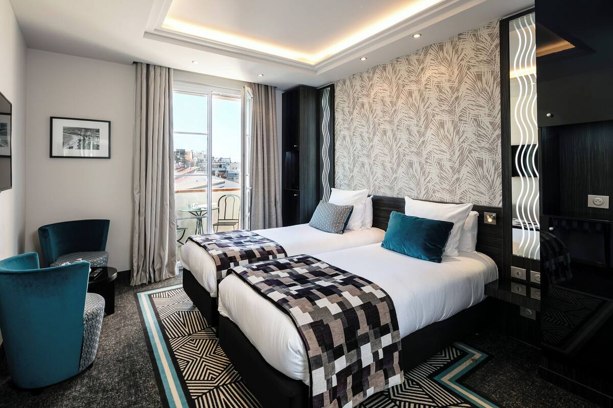 Phòng Suite Junior, bồn tắm nước nóng | Bộ đồ giường cao cấp, minibar với thức ăn, đồ uống miễn phí 
