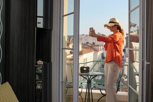 Habitación Deluxe doble, balcón | Ropa de cama de alta calidad y minibar (con algunos artículos gratuitos)