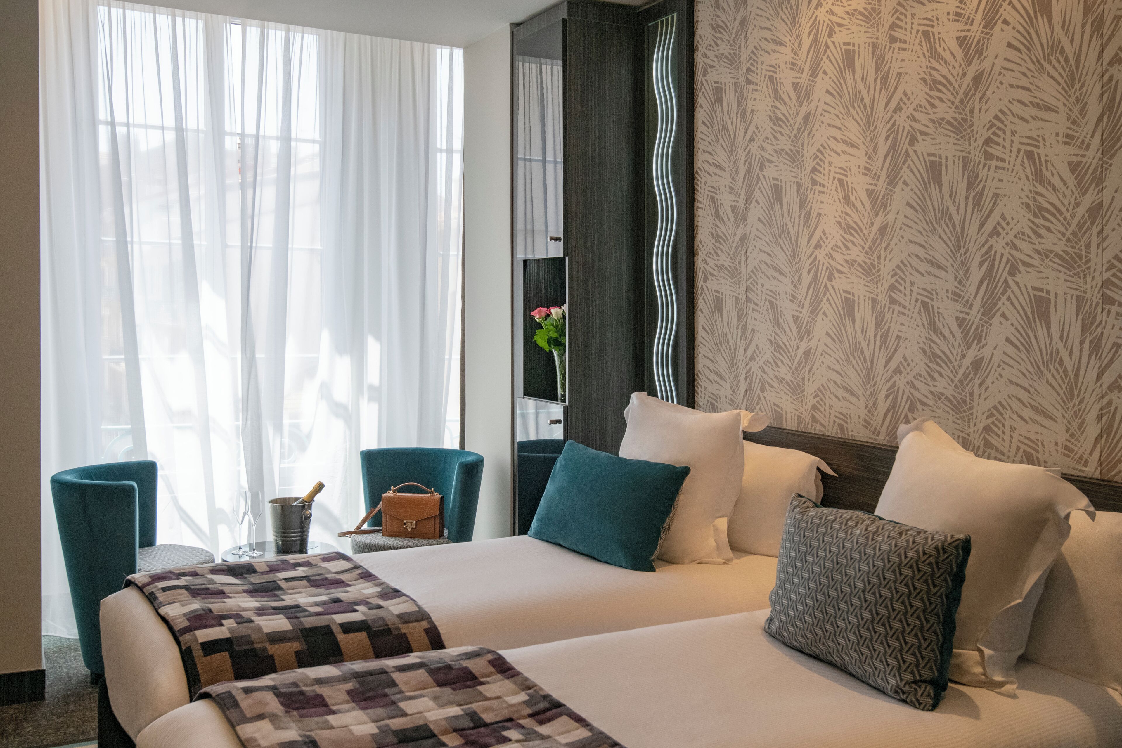 junior suite, twin beds, balneo bath | view from room