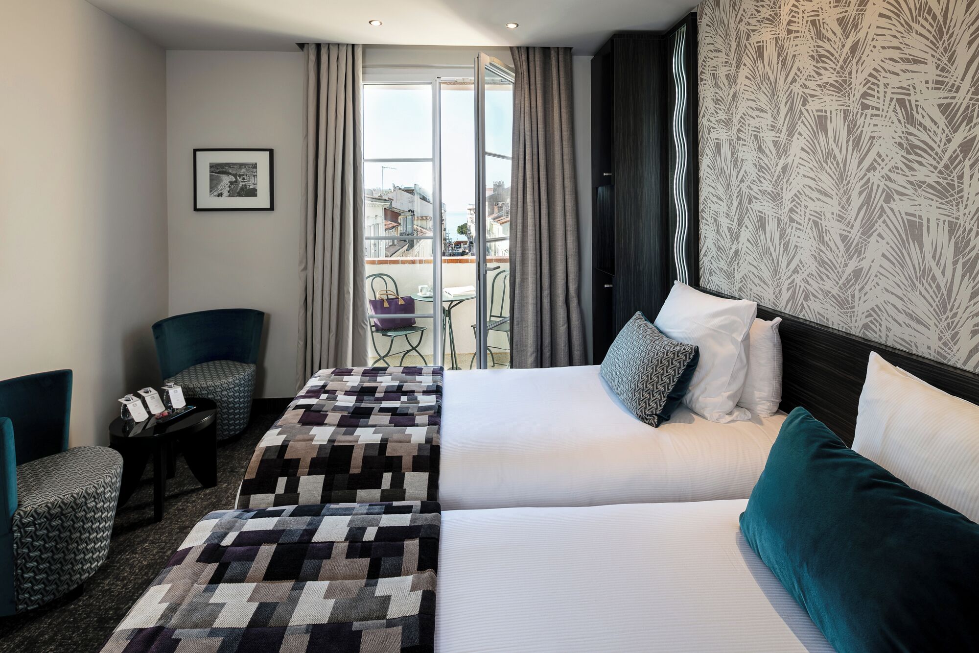 junior suite, twin beds, balneo bath | premium bedding, free minibar items, in-room safe
