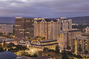 A hotel complex with multiple high-rise buildings, a central building with a dome, and surrounding palm trees. - Signia by Hilton San Jose (San Jose)