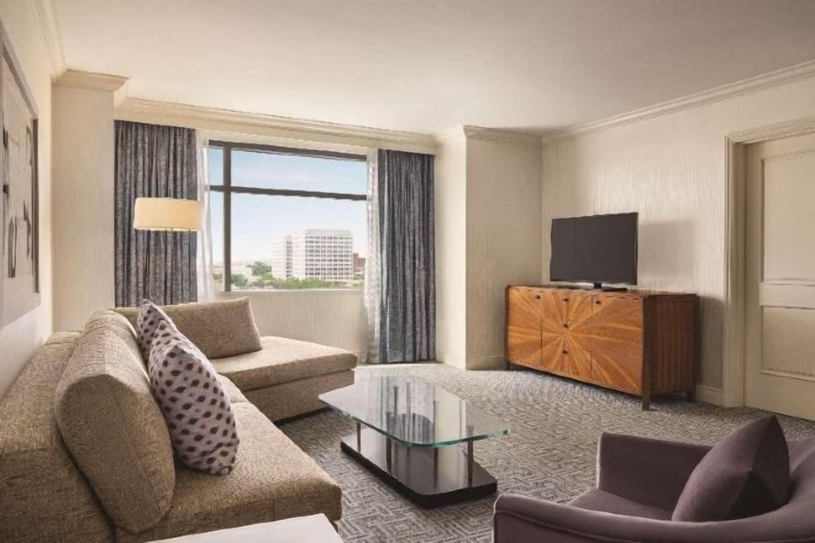 Zona de estar | Televisión de pantalla plana de 58 pulgadas con canales por cable