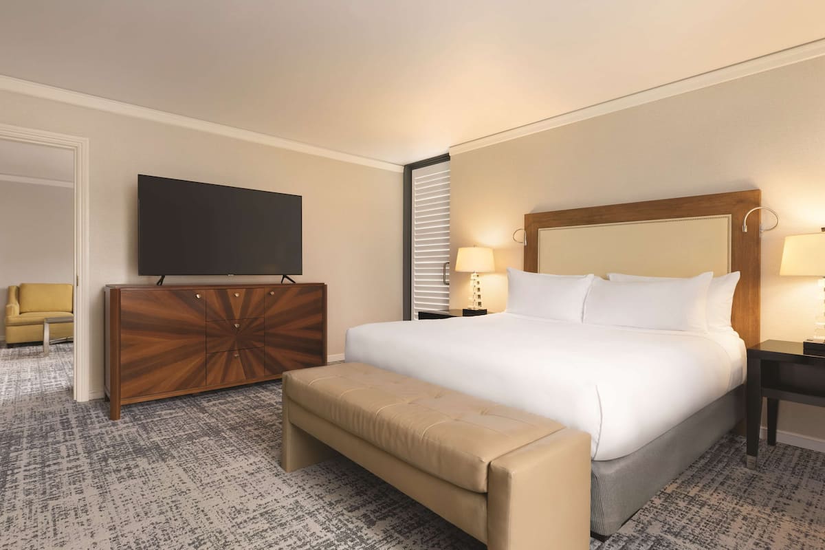 Premium bedding, down comforters, in-room safe, desk