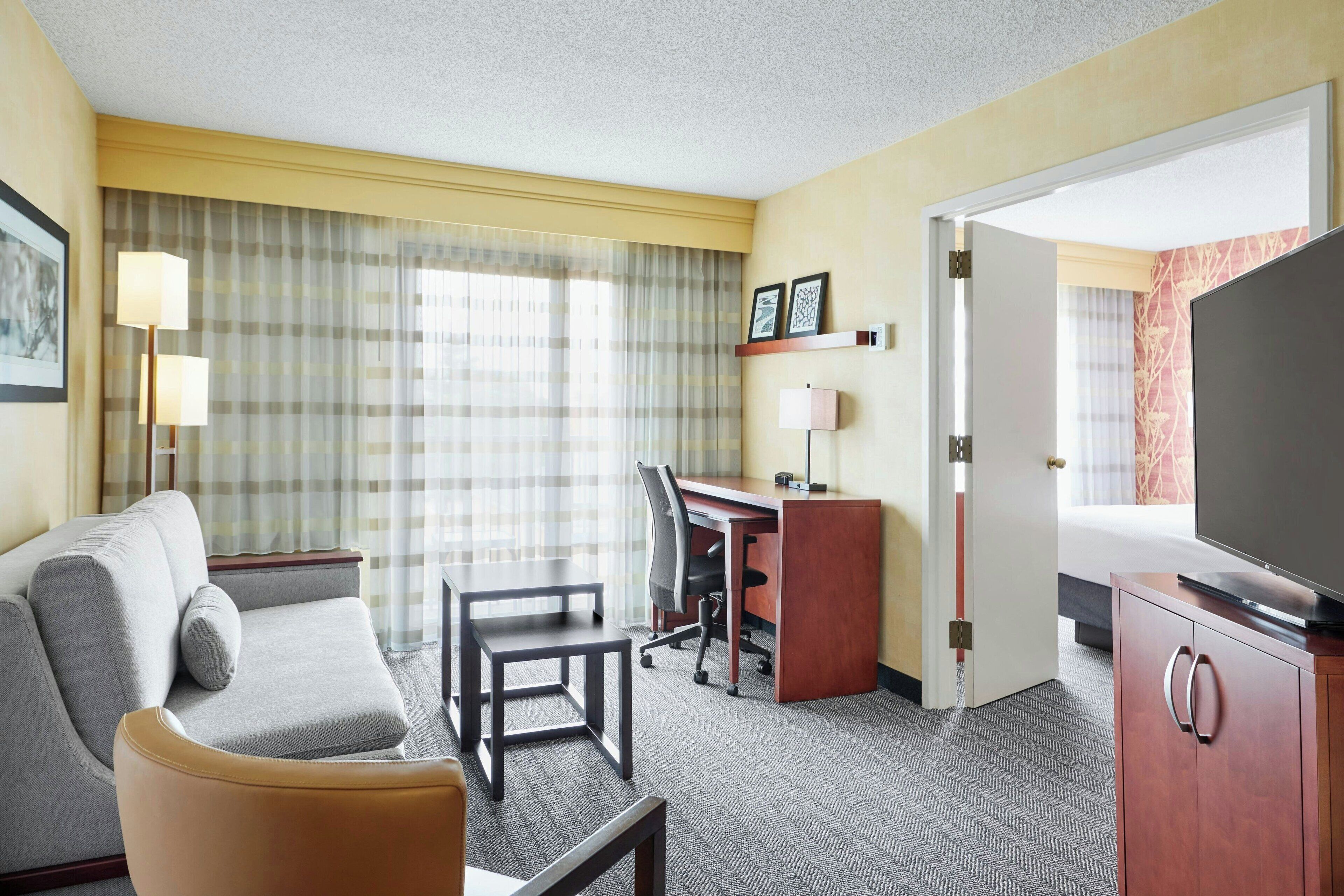 lcd tv, pay films, streaming services