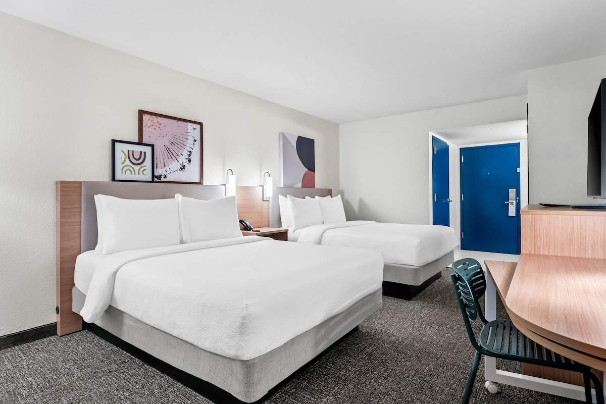 In-room safe, desk, iron/ironing board, travel cot