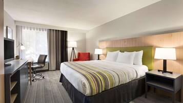 Premium bedding, desk, iron/ironing board, free WiFi