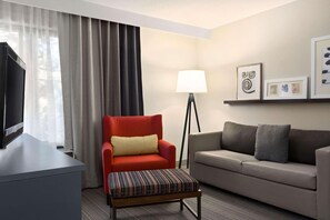 Sengetøy av topp kvalitet, skrivebord og strykejern/-brett