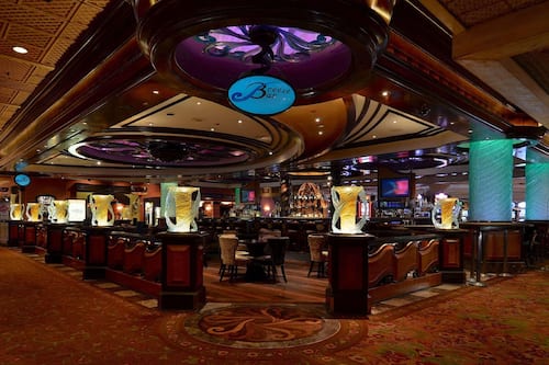 9 bars/lounges, 2 poolside bars