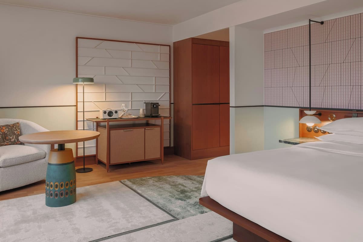 Premium bedding, in-room safe, desk, blackout curtains