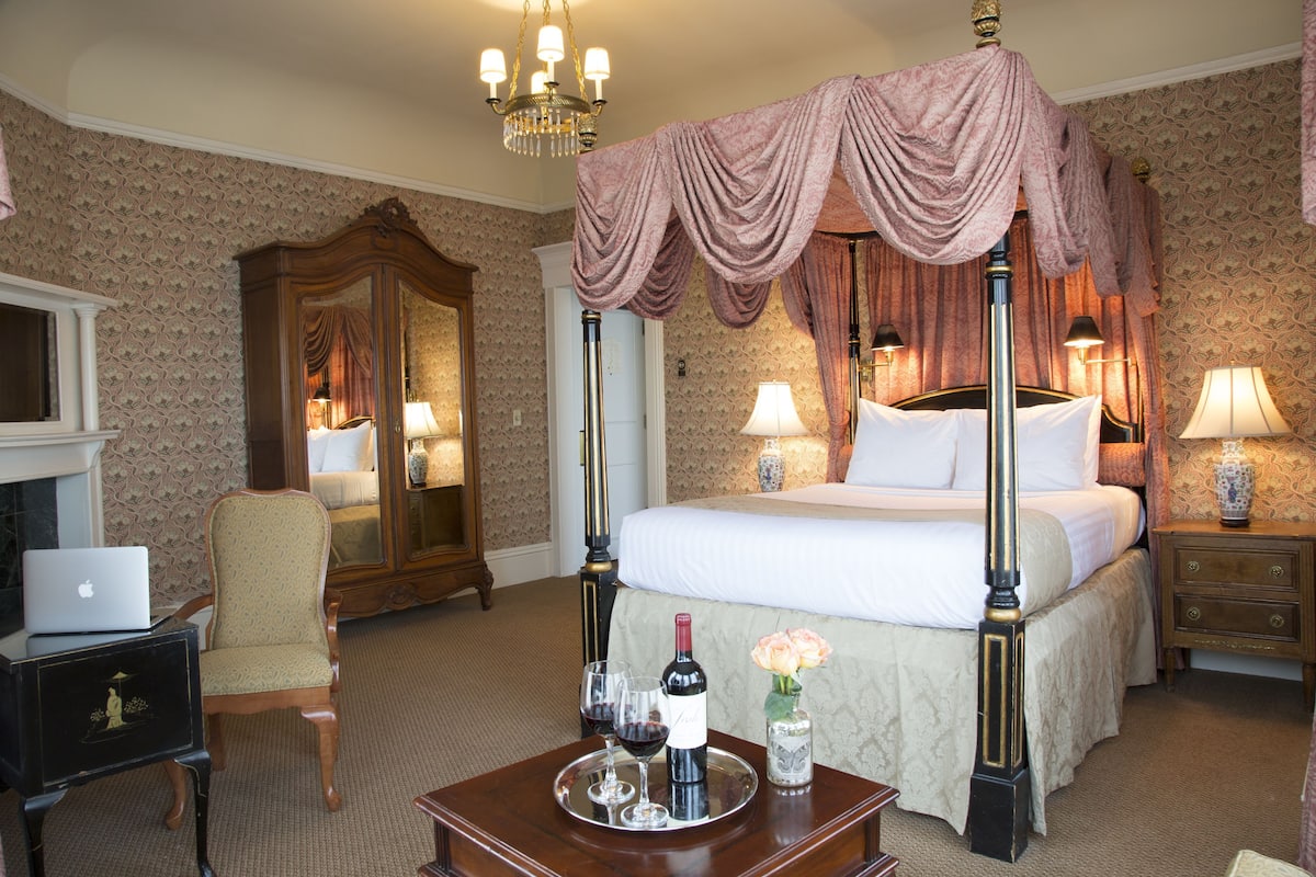 Premium bedding, pillowtop beds, in-room safe, individually decorated