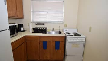 Deluxe Suite, 2 Queen Beds, Kitchen | Private kitchenette | Fridge, microwave, coffee/tea maker
