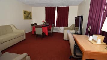 Deluxe Suite, 2 Queen Beds, Kitchen | Room amenity