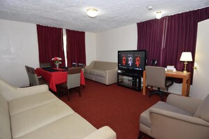 Deluxe Suite, 2 Queen Beds, Kitchen | Room amenity