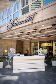 Outdoor banquet area at Fairmont Chicago at Millennium Park