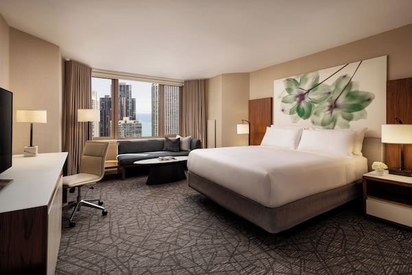 Luxe beddengoed, donzen dekbedden, pillowtop-bedden, een minibar