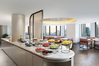 Executive lounge at Fairmont Chicago at Millennium Park