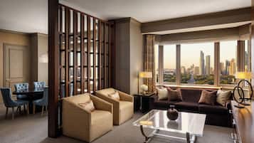 Suite, 1 Bedroom (Grant Park) | Living area | 50-inch LCD TV with satellite channels, TV, Netflix