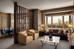 Suite, 1 Bedroom (Grant Park) | Living area | 50-inch LCD TV with satellite channels, TV, Netflix