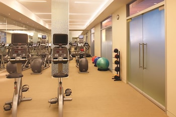 Fitness center at Fairmont Chicago at Millennium Park