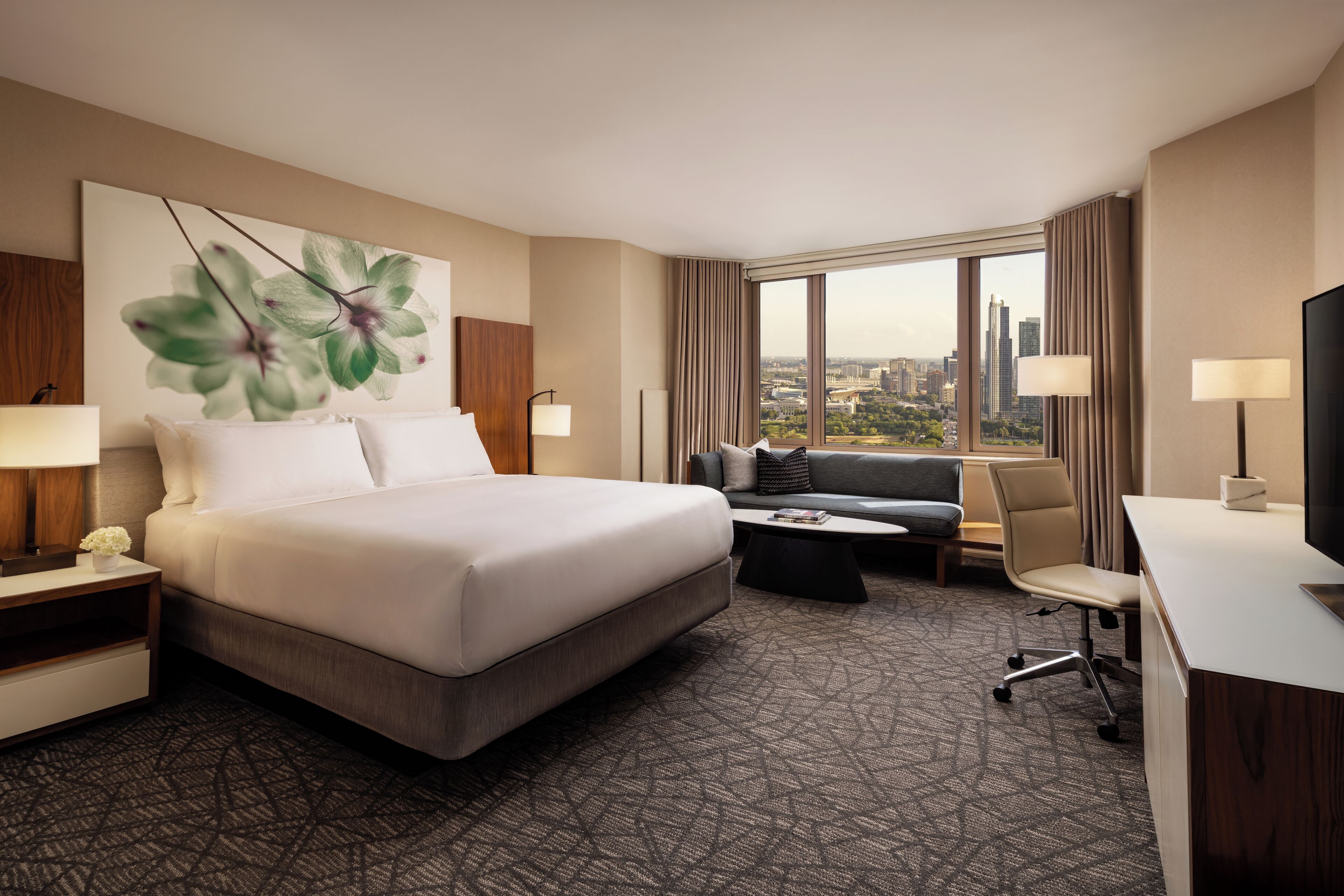 Seprai premium, selimut bulu angsa, bantalan ekstra lembut, dan minibar