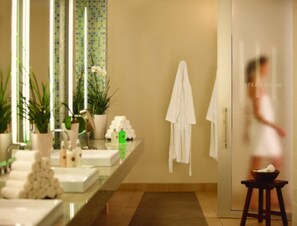 Steam room  - Fairmont Chicago at Millennium Park (Chicago)