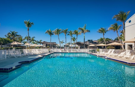 2 piscinas al aire libre, sillones reclinables de piscina