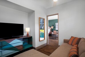 Junior Suite, 1 King Bed | Pillow-top beds, in-room safe, desk, laptop workspace - The Beachcomber (St. Pete Beach)