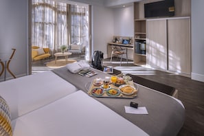 1 chambre, minibar, coffres-forts dans les chambres, bureau