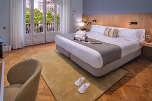 Suite Exclusive Ramblas View | Minibar, coffres-forts dans les chambres, bureau, rideaux occultants