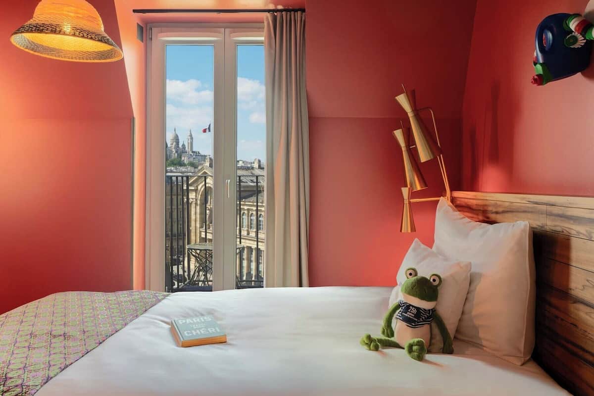 Small with Paris view | 迷你吧贈品、獨特設計、獨特裝修、書桌