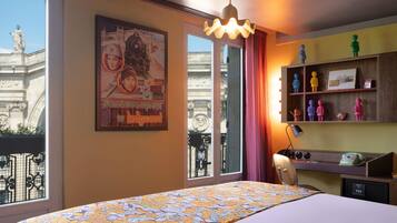 Large with Balcony and Paris view | Ropa de cama hipoalergénica y artículos del minibar gratis