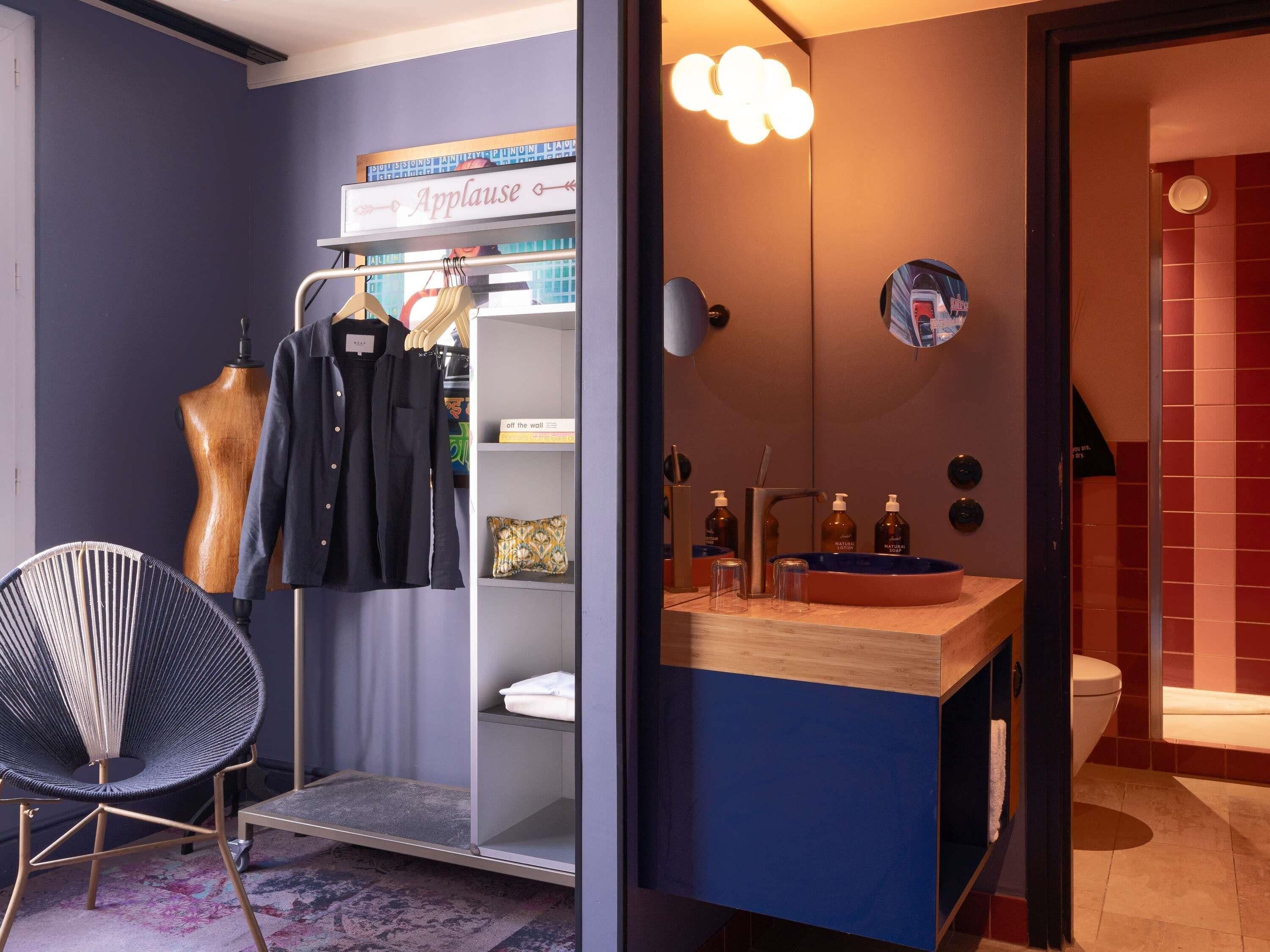 extra large | free minibar, individually decorated, individually furnished, desk