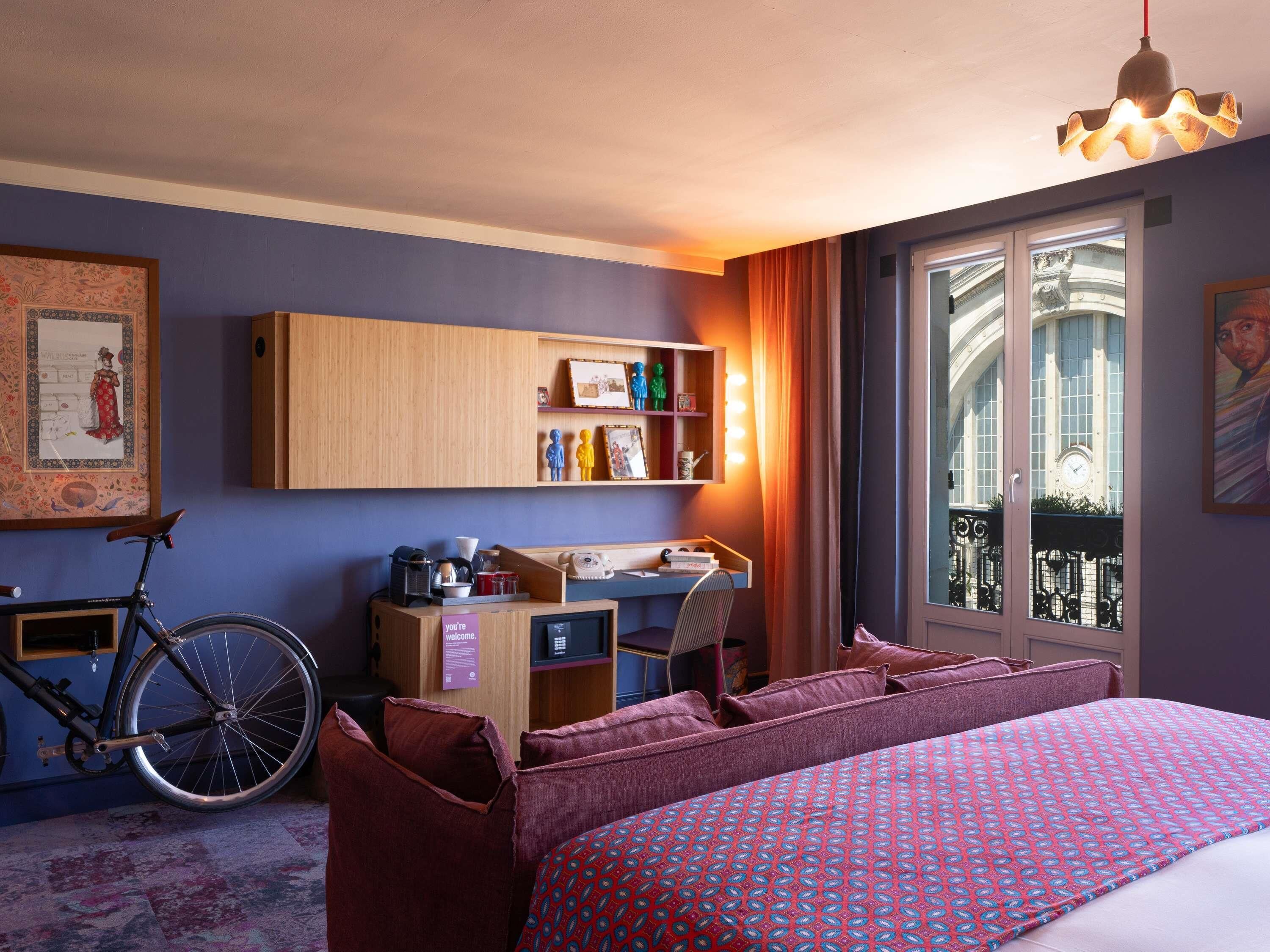 Extra Large with Balcony and Paris View | Hypo-allergenic bedding, free minibar, individually decorated