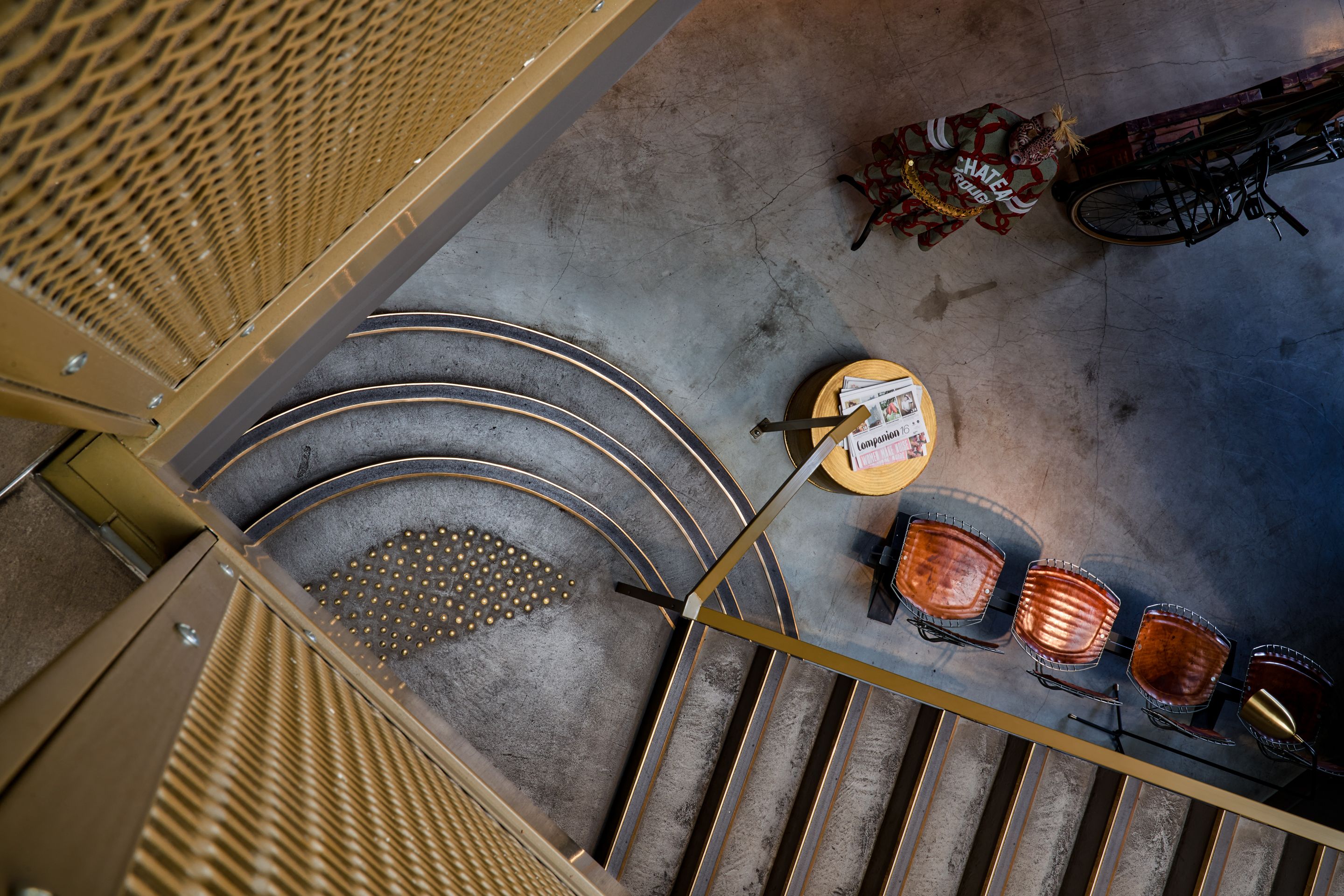 المنشأة من الداخل