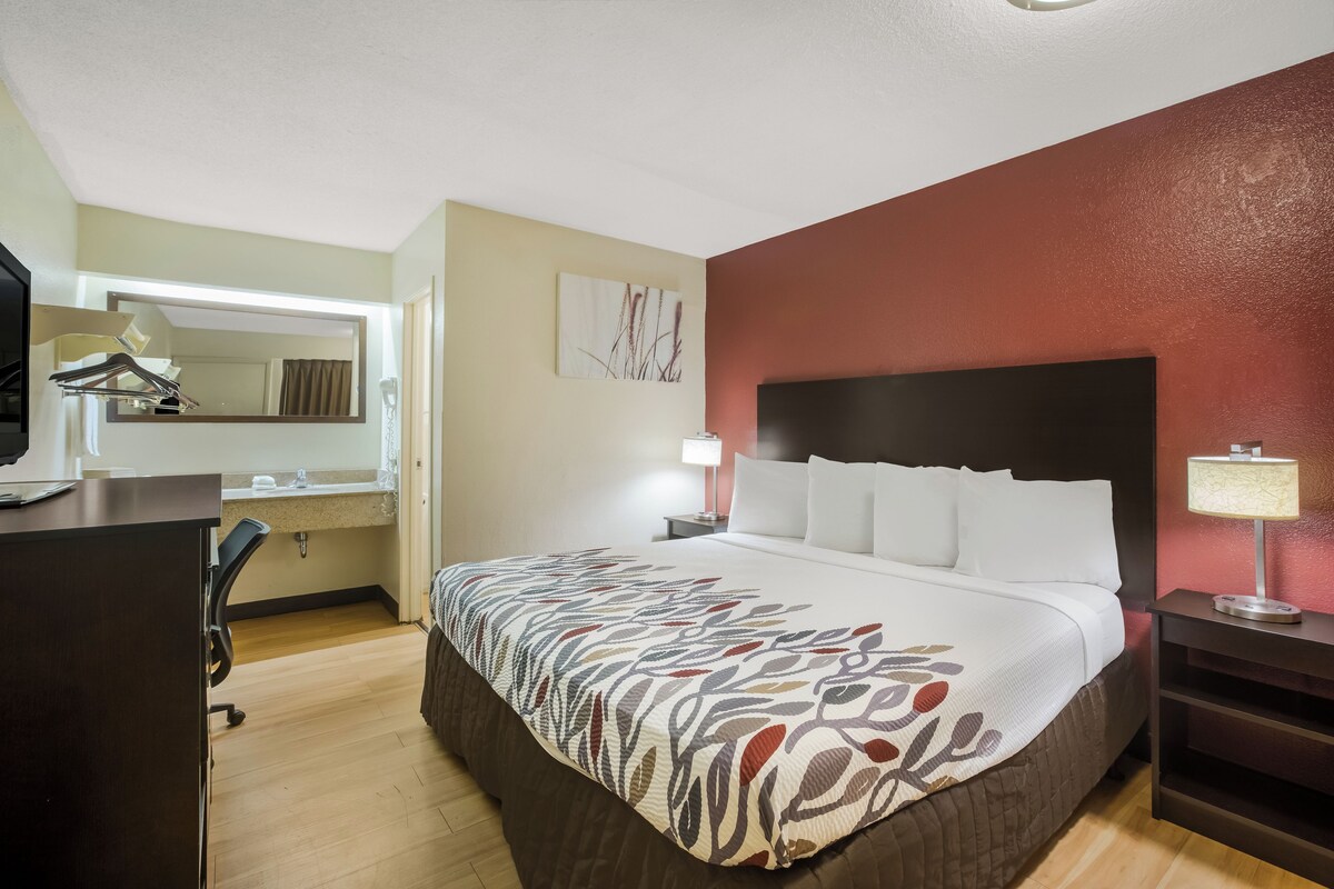 Blackout drapes, cribs (free), WiFi (free), bed sheets