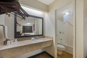 Articles de toilette (gratuits), serviettes fournies, savon, shampooing