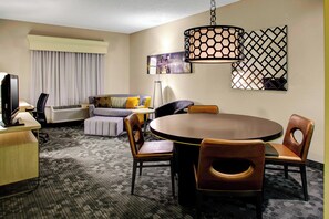 Living area - Courtyard by Marriott Columbus Downtown (Columbus)