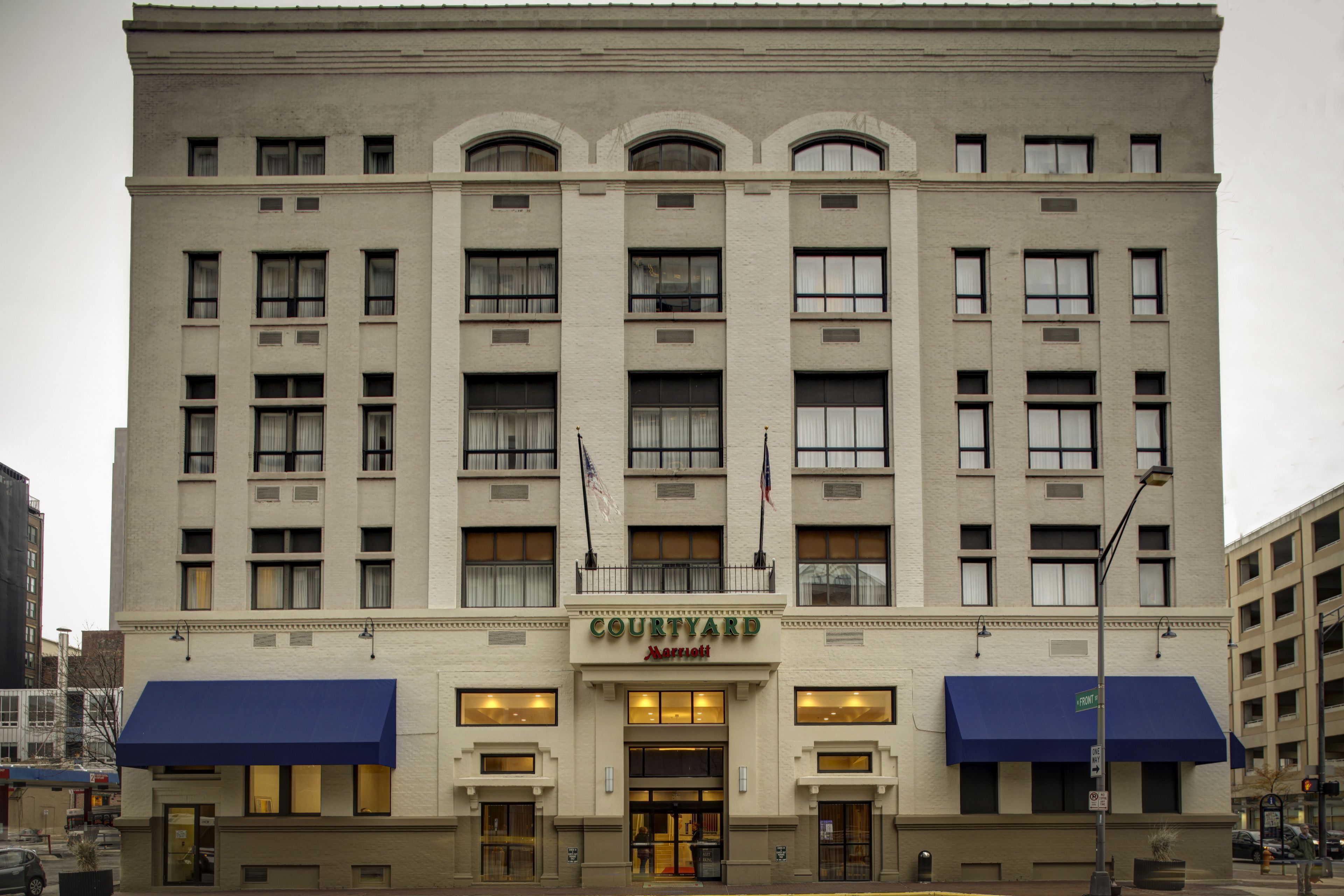 숙박 시설 입구