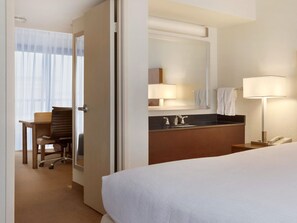 Premium bedding, in-room safe, desk, laptop workspace